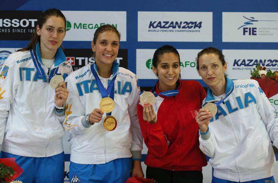 Sul podio con le azzurre anche Ines Boubakri, bronzo come la Vezzali. Epa
